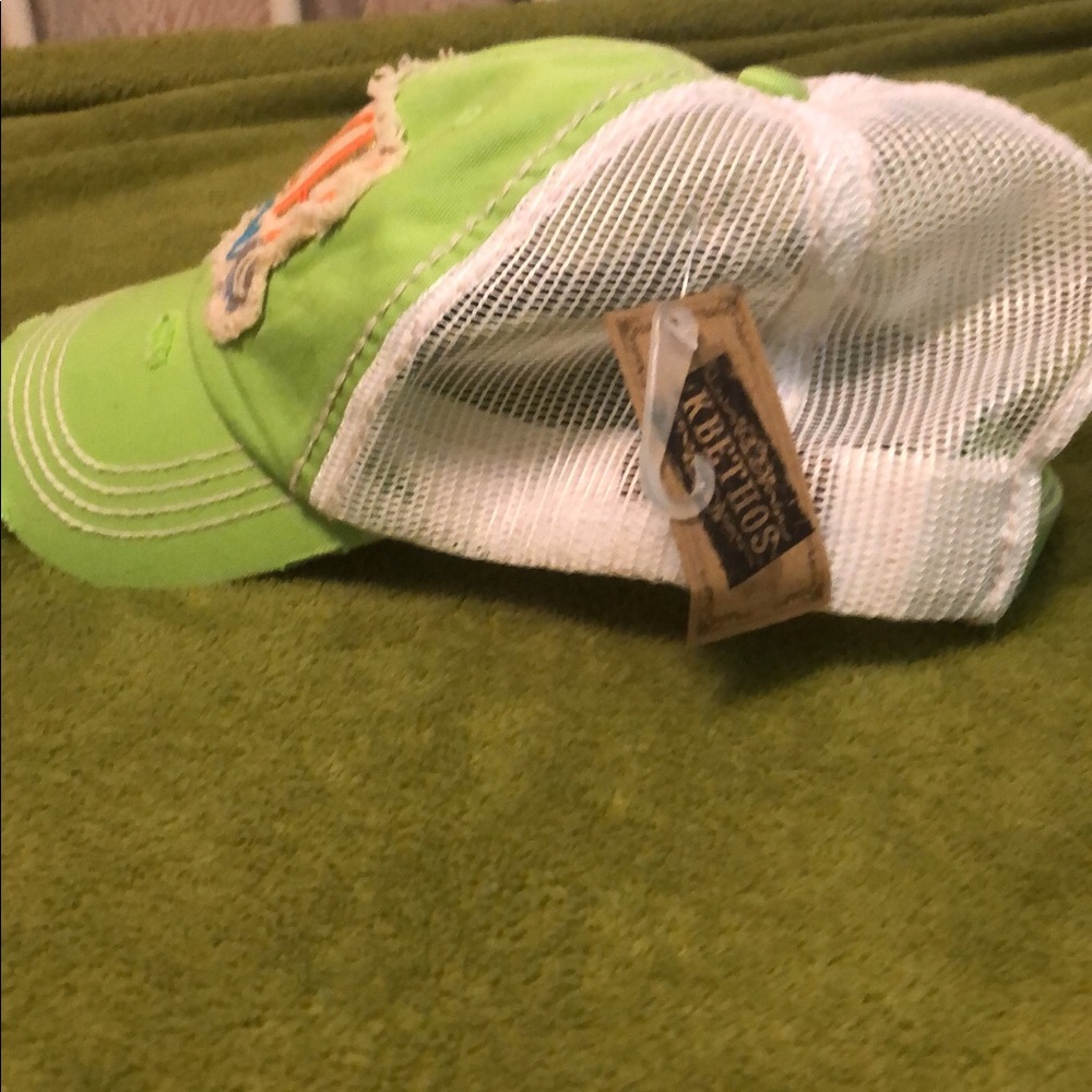 Women’s hat - Picture 2 of 3